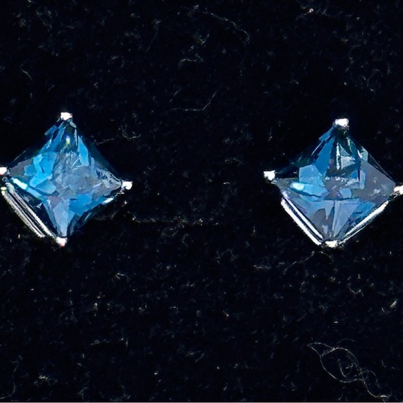 ❌❌❌SOLD❌❌❌ 14Kt White Gold 2.5 tcw Leach & Garner London Blue Topaz Studs - Picture 7 of 9